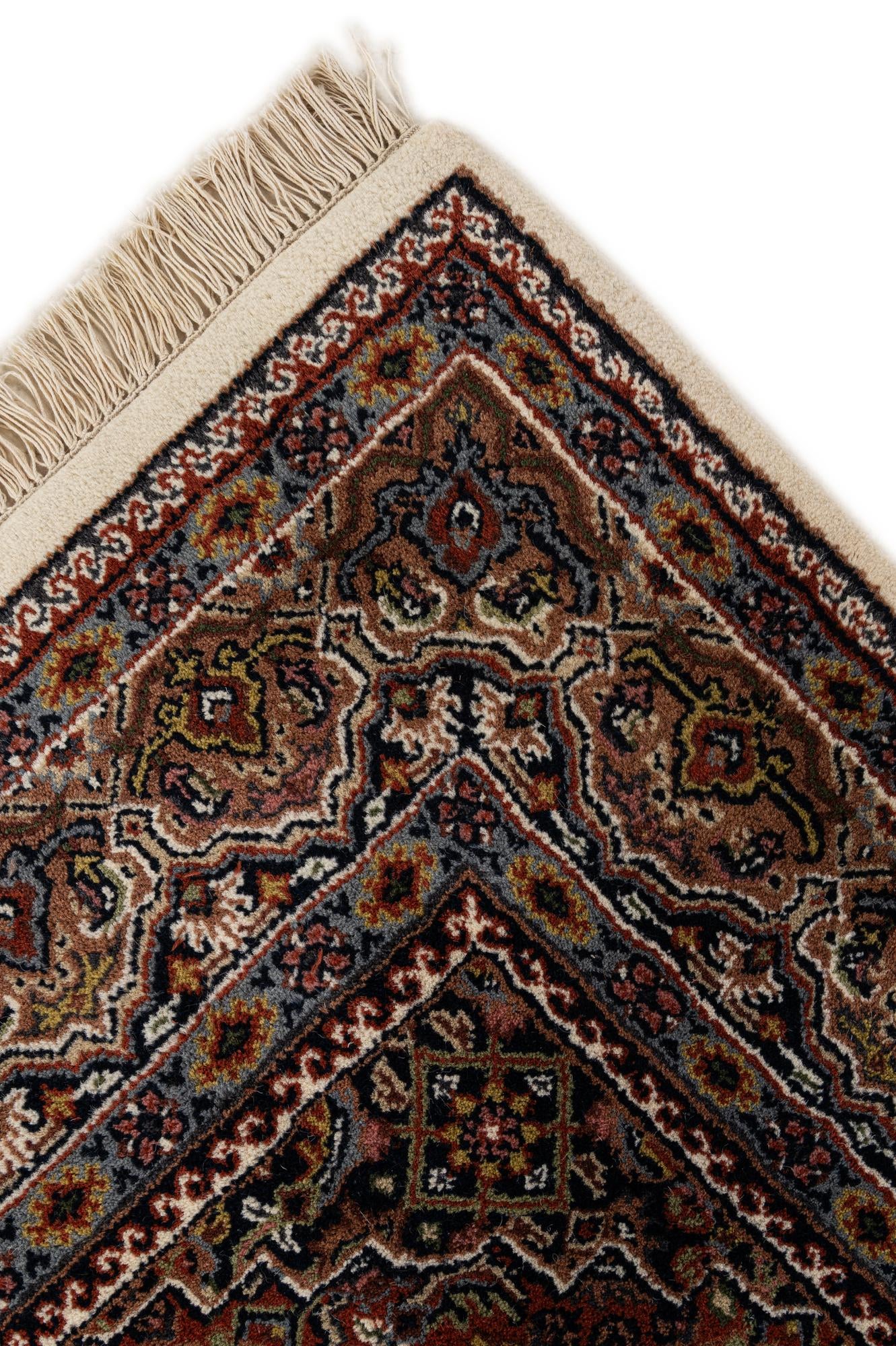 5' 5 x 7' 10 Hand Knotted Bidjar Wool Rug
