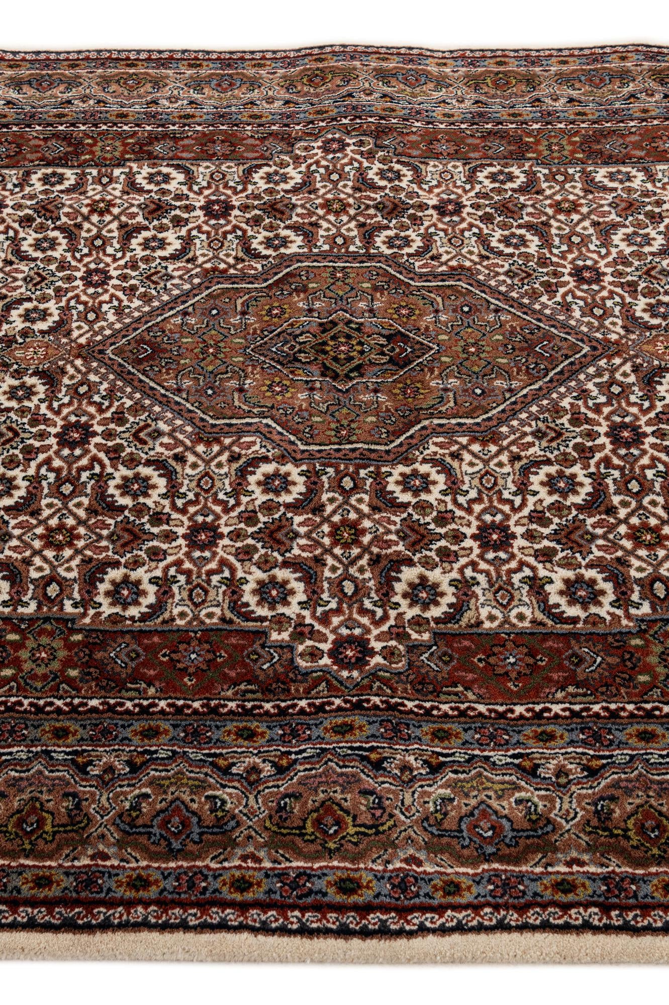 5' 5 x 7' 10 Hand Knotted Bidjar Wool Rug