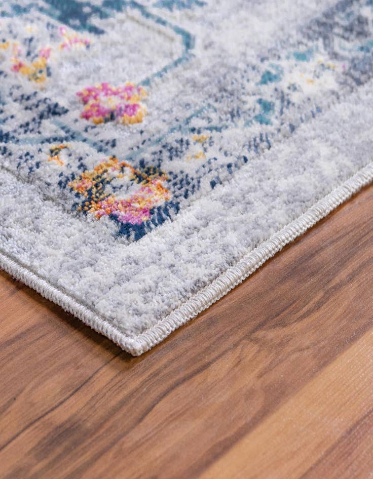 Detail image of 4' x 6' Budapest Rug