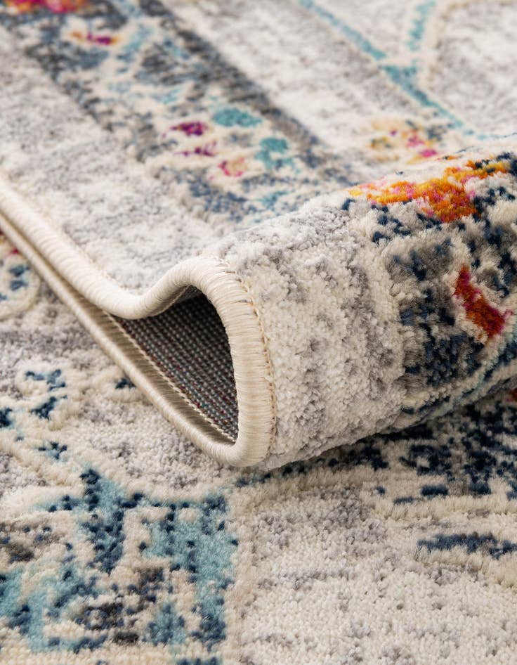 Detail image of 4' x 6' Budapest Rug