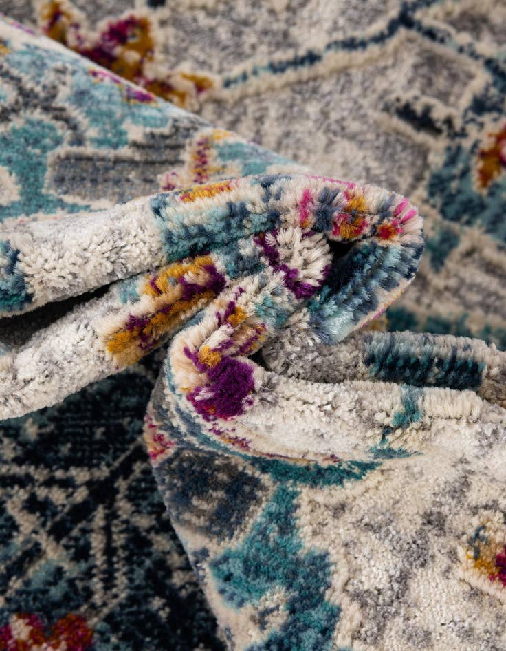 Detail image of 4' x 6' Budapest Rug