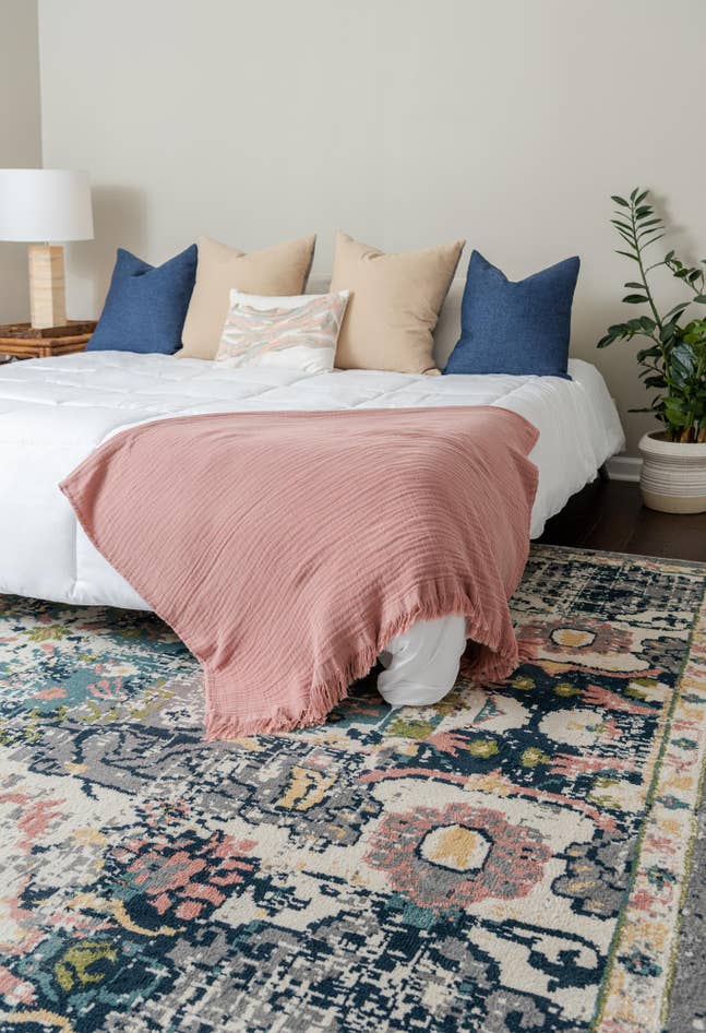 Detail image of 5' x 8' Charleston Rug