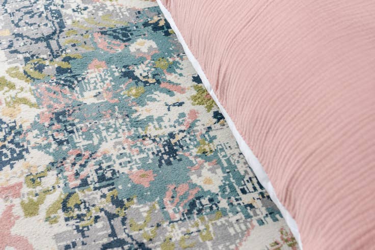 Detail image of 5' x 8' Charleston Rug