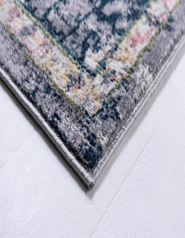 Detail image of 4' x 6' Charleston Rug