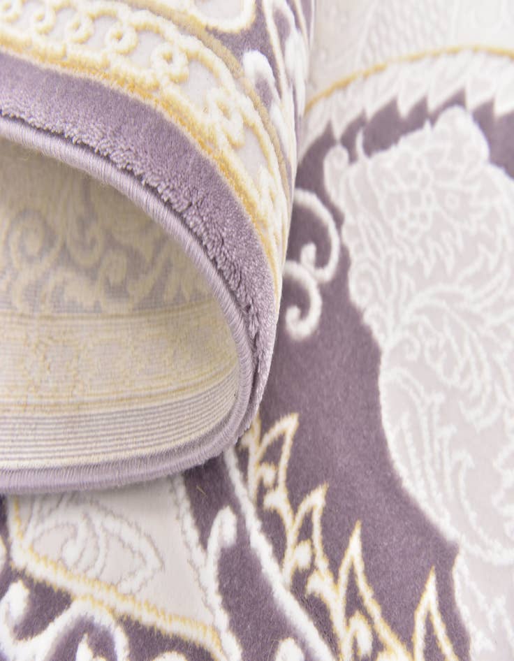 Detail image of 6' 6 x 9' 10 Chateau Rug