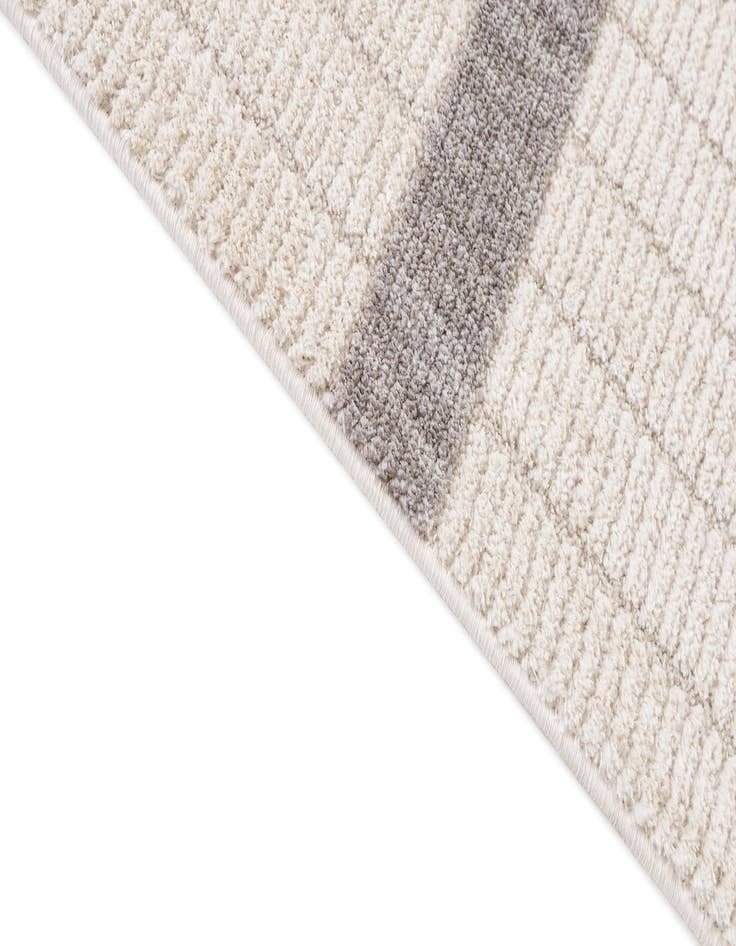 Detail image of 5' 3 x 7' 10 Cherokee Rug