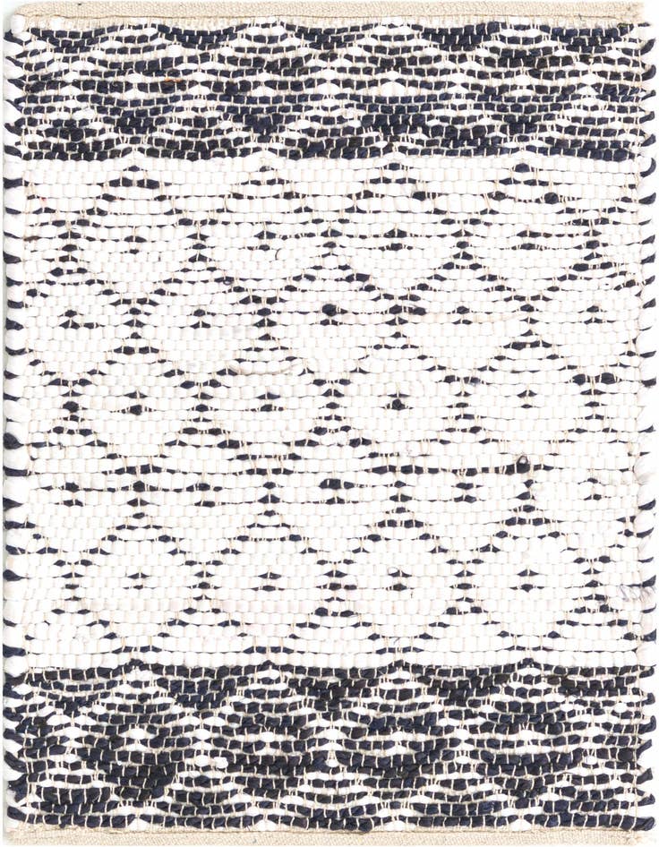 Detail image of 2' x 3' 1 Hand Woven Chindi Trellis Rug