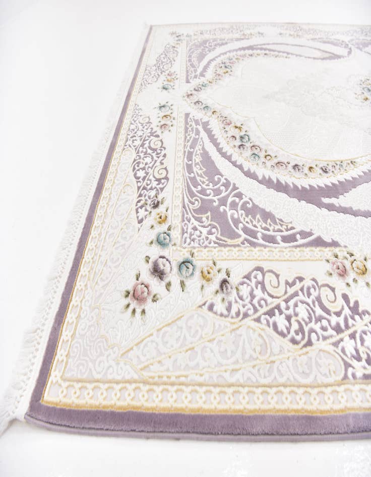 Detail image of 6' 6 x 9' 10 Classic Aubusson Rug