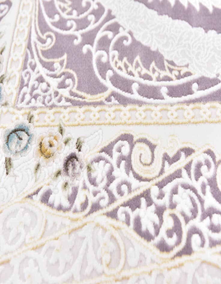 Detail image of 6' 6 x 9' 10 Classic Aubusson Rug