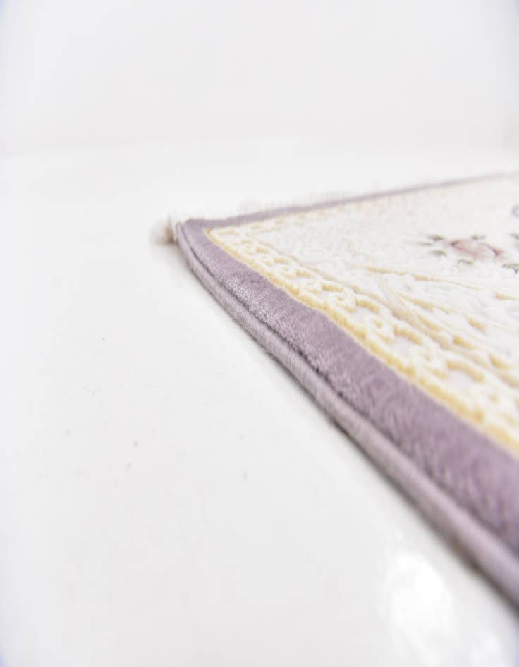 Detail image of 6' 6 x 9' 10 Classic Aubusson Rug