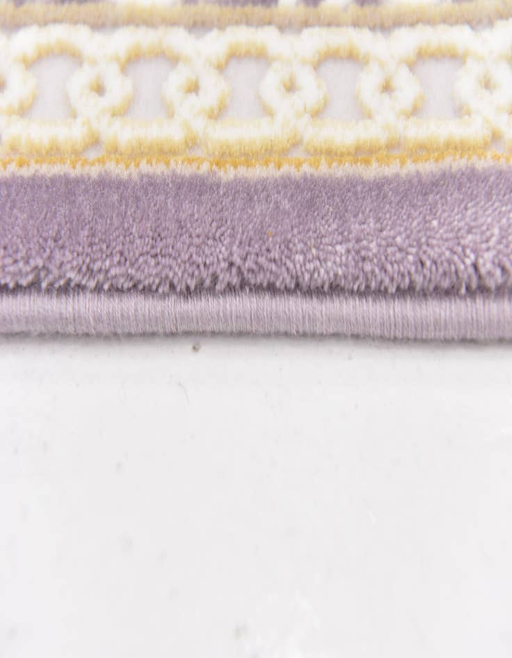 Detail image of 6' 6 x 9' 10 Classic Aubusson Rug