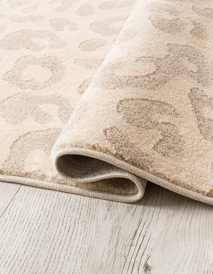 Detail image of 5' x 8' Contour Rug