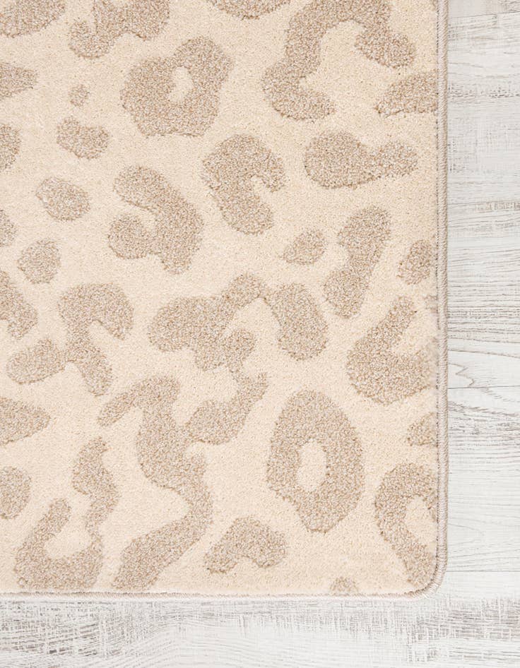 Detail image of 4' x 6' Contour Rug