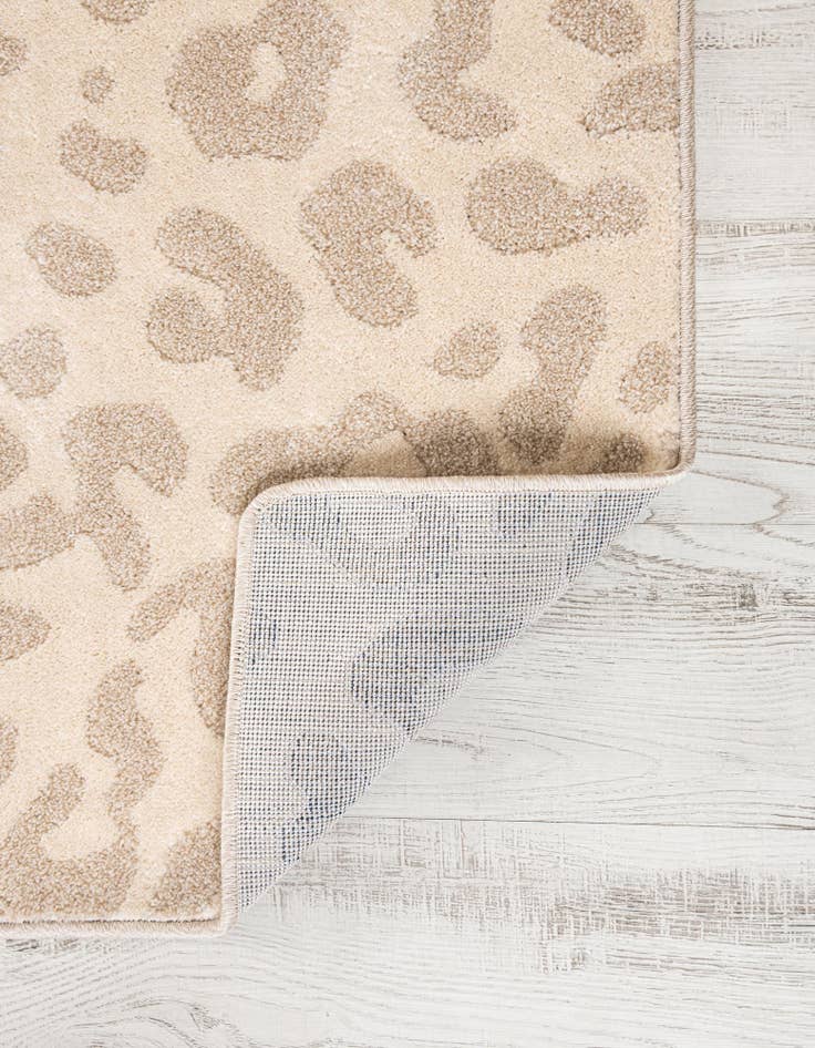 Detail image of 4' x 6' Contour Rug