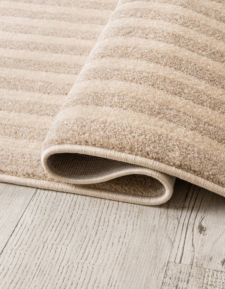 Detail image of 4' x 6' Contour Rug