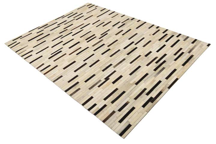 4' 10 x 6' 10 Cowhide Rug