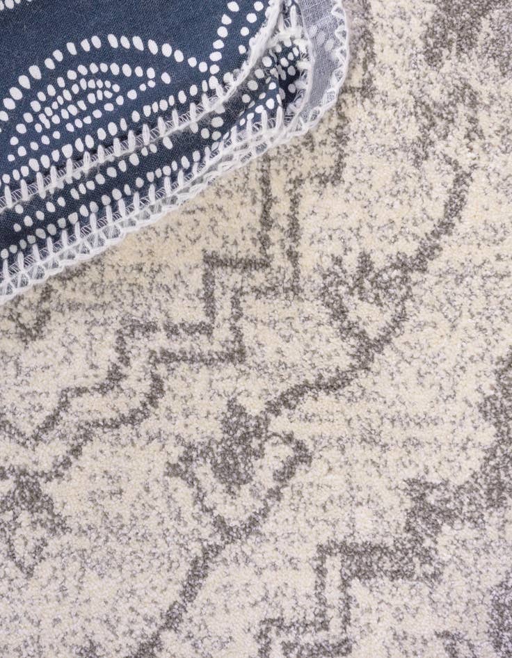 Detail image of 9' x 12' 2 Damask Rug