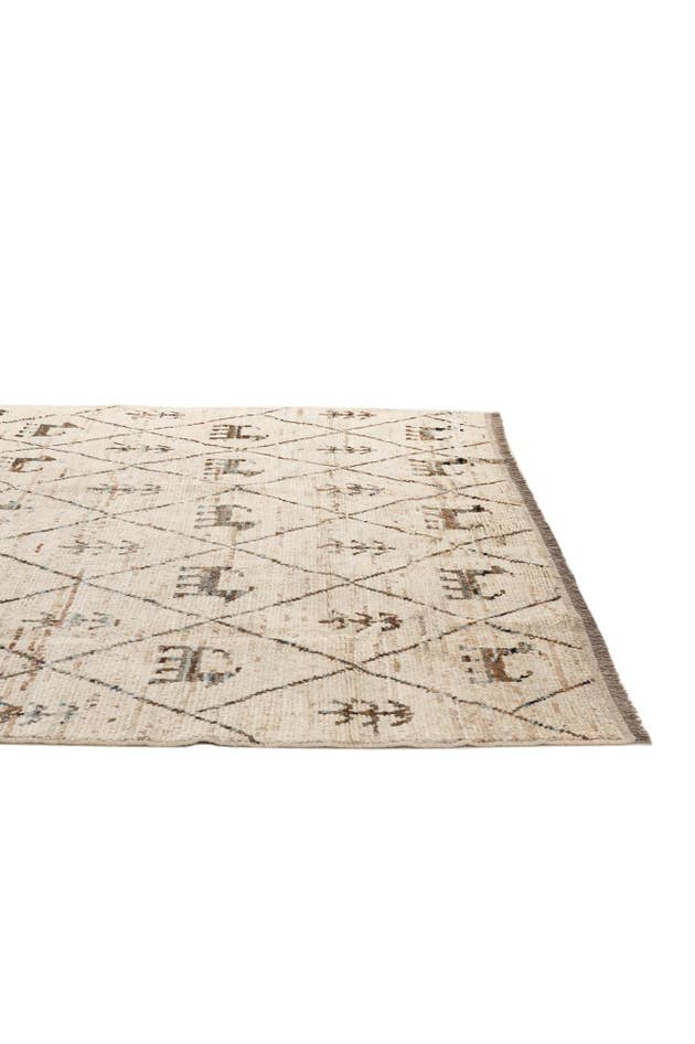 Detail image of 6' 8 x 9' 2 Hand Knotted Darya Wool Rug