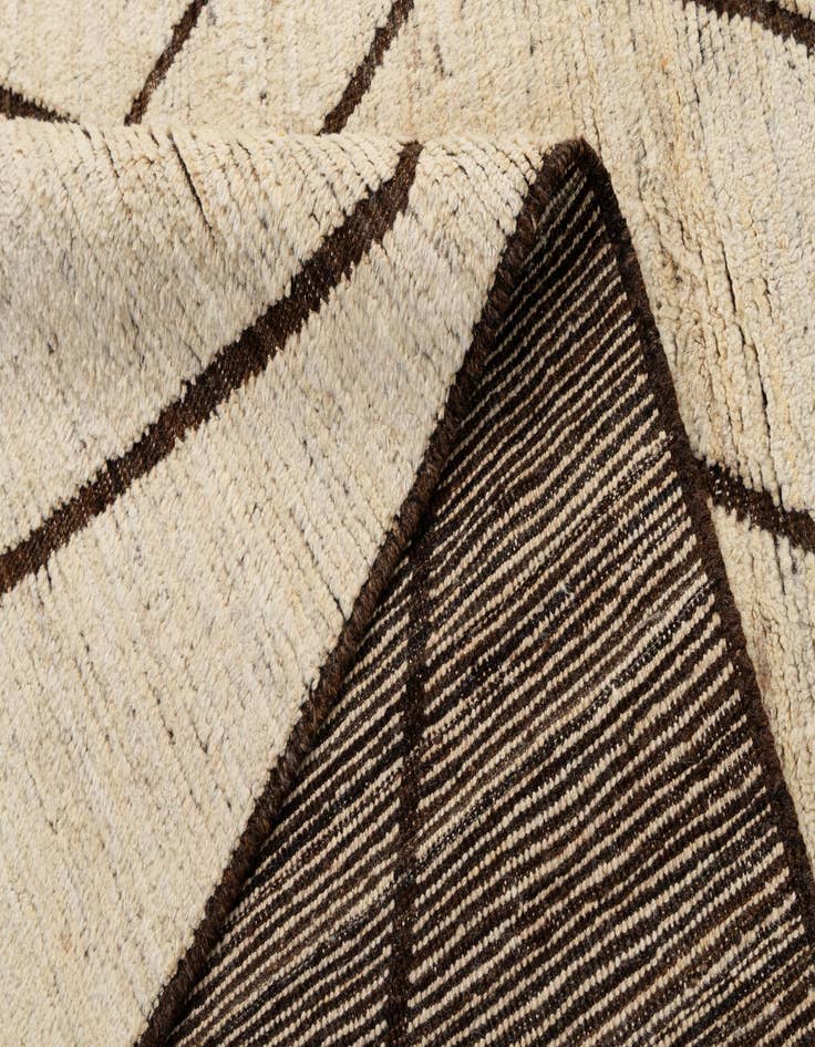 Detail image of 6' 9 x 9' 9  Hand Knotted Darya Wool Rug