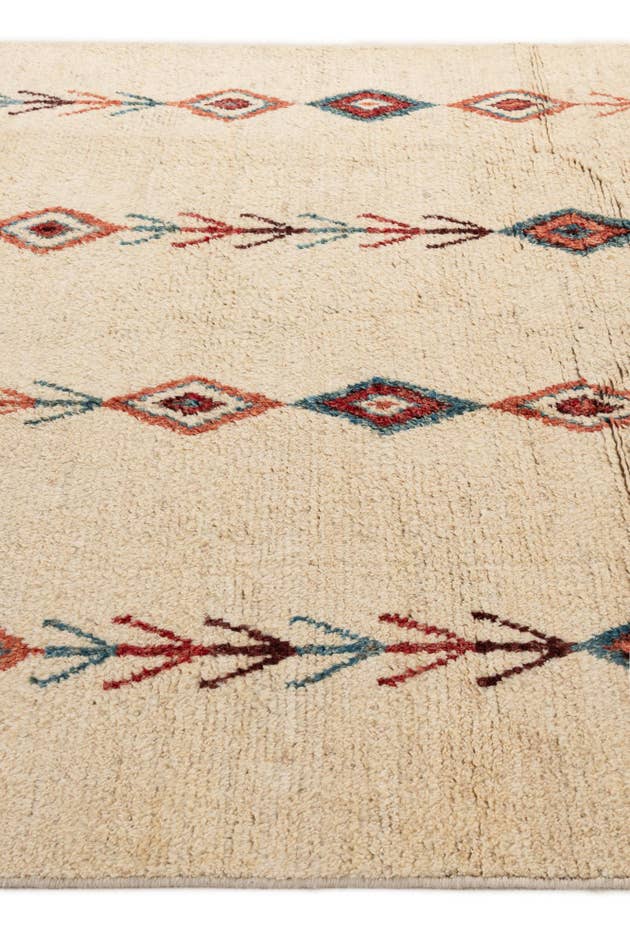 Detail image of 6' 8 x 9' 8 Hand Knotted Darya Wool Rug