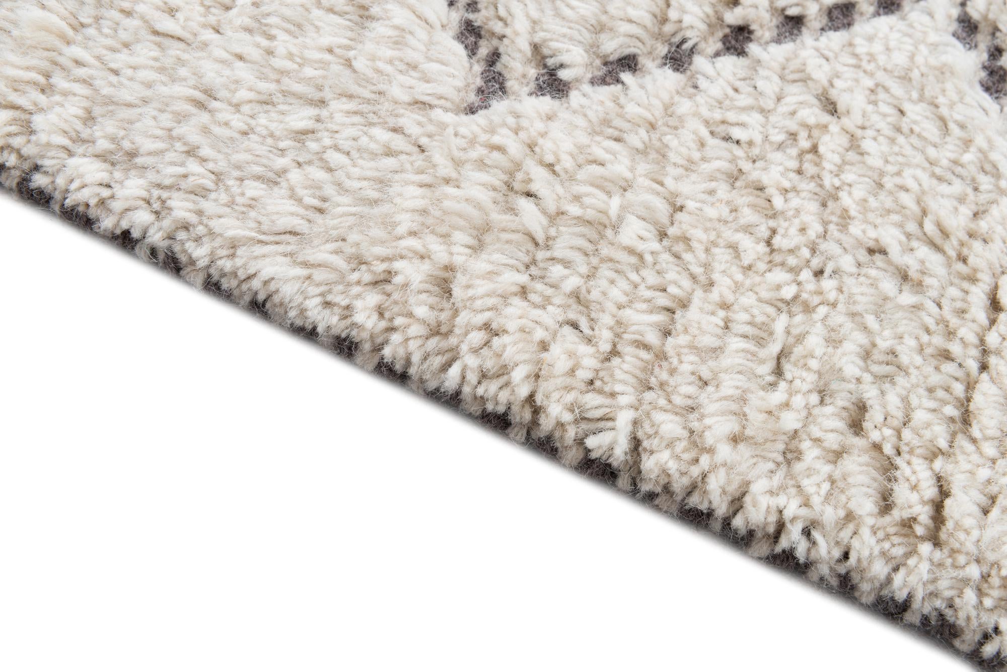 5' 7 x 7' 8 Hand Knotted Darya Wool Rug