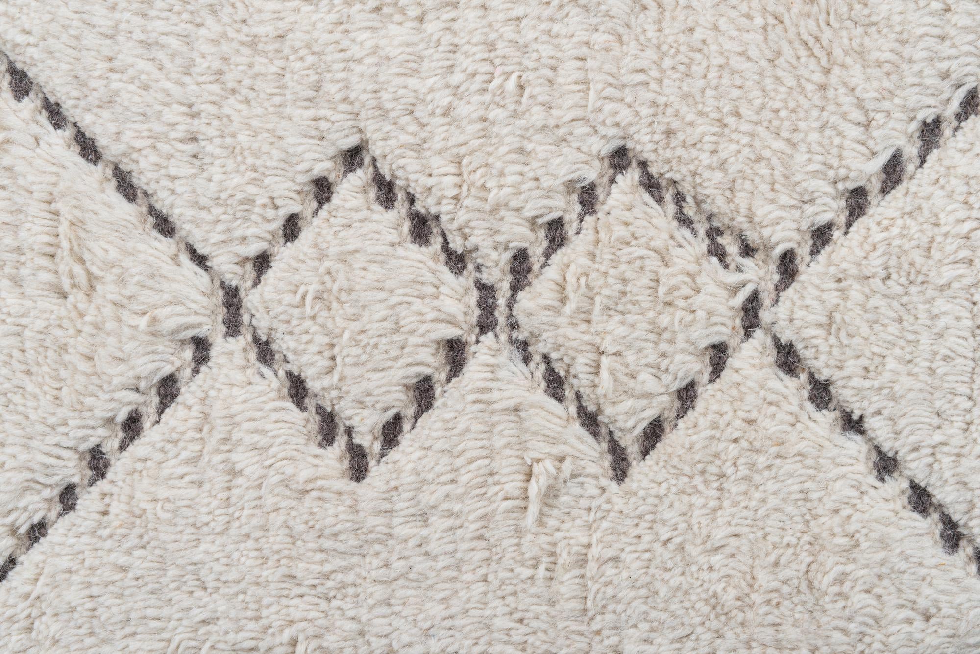 5' 7 x 7' 8 Hand Knotted Darya Wool Rug