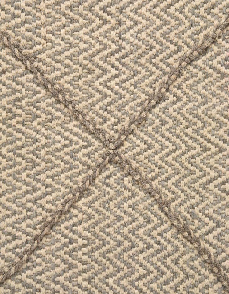Detail image of 3' 9 x 6' 1  Hand Knotted Darya Wool Rug