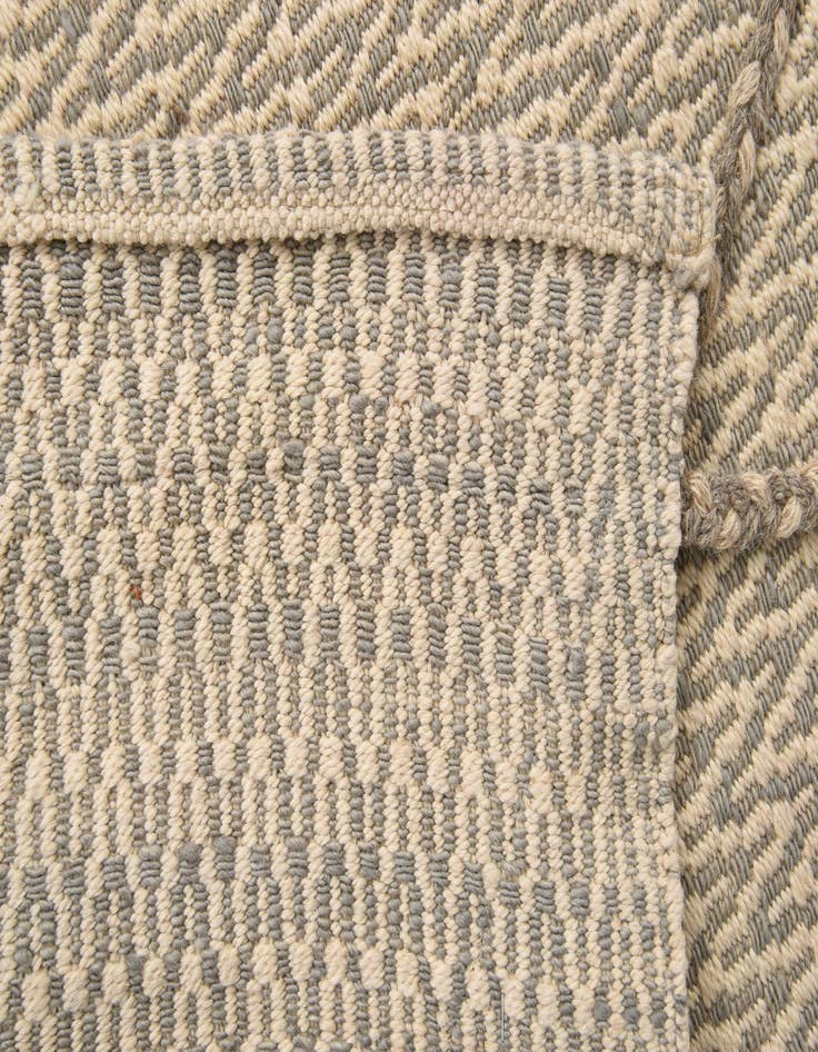 Detail image of 3' 9 x 6' 1  Hand Knotted Darya Wool Rug