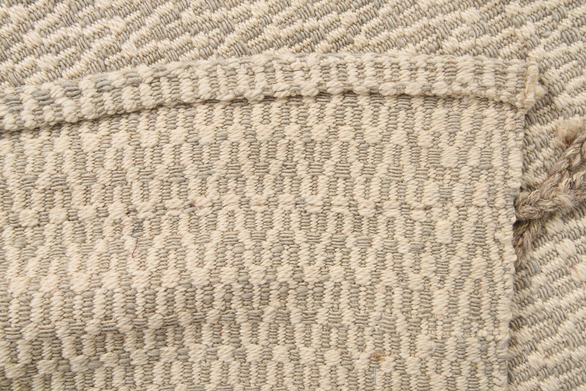 3' 9 x 6' 3 Hand Knotted Darya Wool Rug