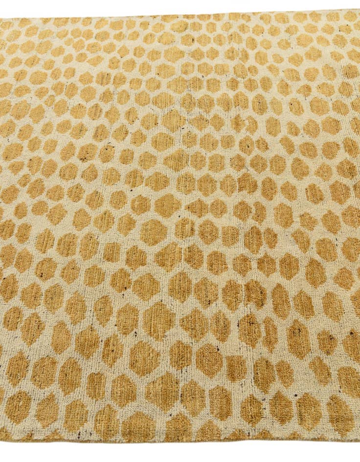 Detail image of 6' 1 x 9' 3  Hand Knotted Darya Wool Rug