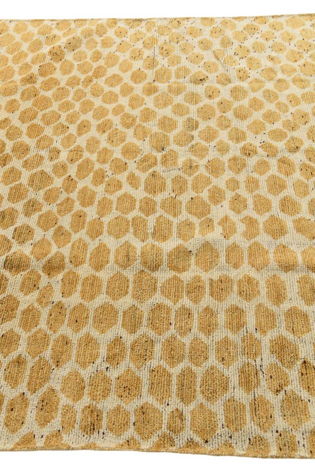 Detail image of 5' 10 x 9' 3 Hand Knotted Darya Wool Rug