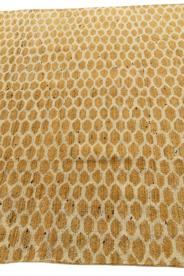 Detail image of 6' 1 x 8' 7 Hand Knotted Darya Wool Rug