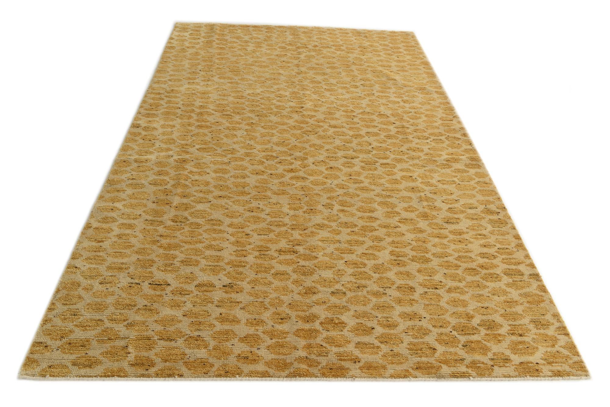 5' 6 x 9' 4 Hand Knotted Darya Wool Rug