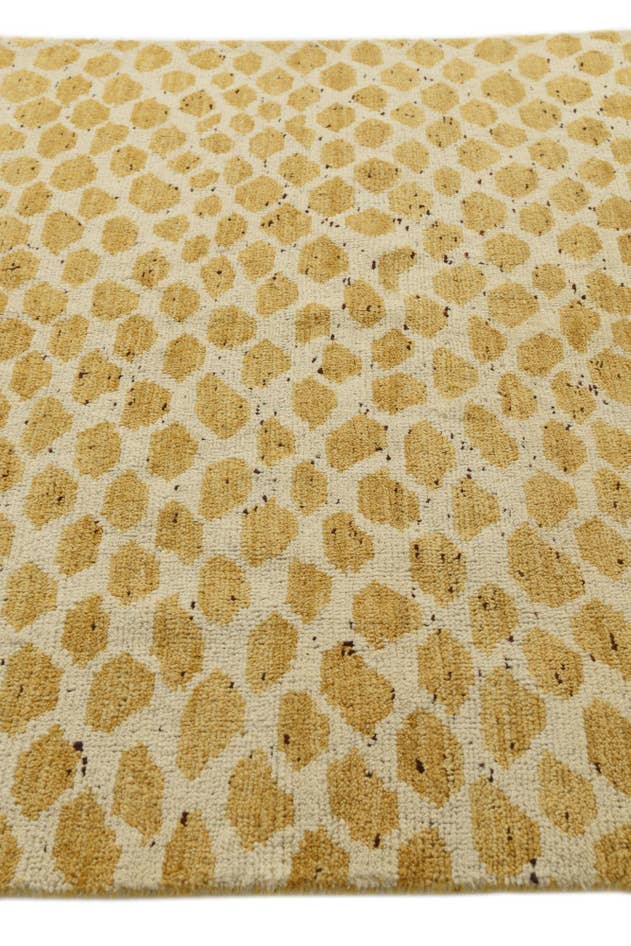 Detail image of 5' 1 x 8' 1 Hand Knotted Darya Wool Rug