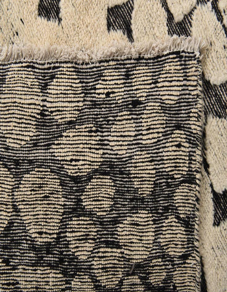 Detail image of 8' 10 x 12' 2 Hand Knotted Darya Wool Rug