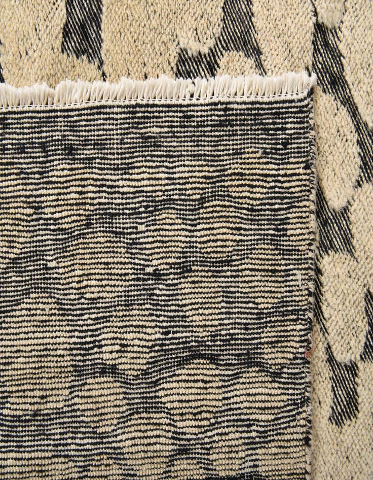 Detail image of 8' 11 x 13'  Hand Knotted Darya Wool Rug