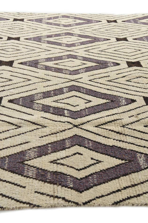 Detail image of 10' 1 x 14' 5 Hand Knotted Darya Wool Rug