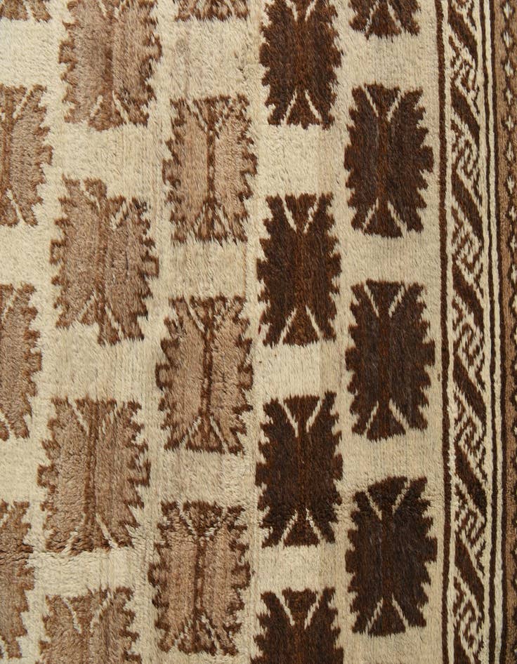 Detail image of 6' 8 x 9'  Hand Knotted Darya Wool Rug