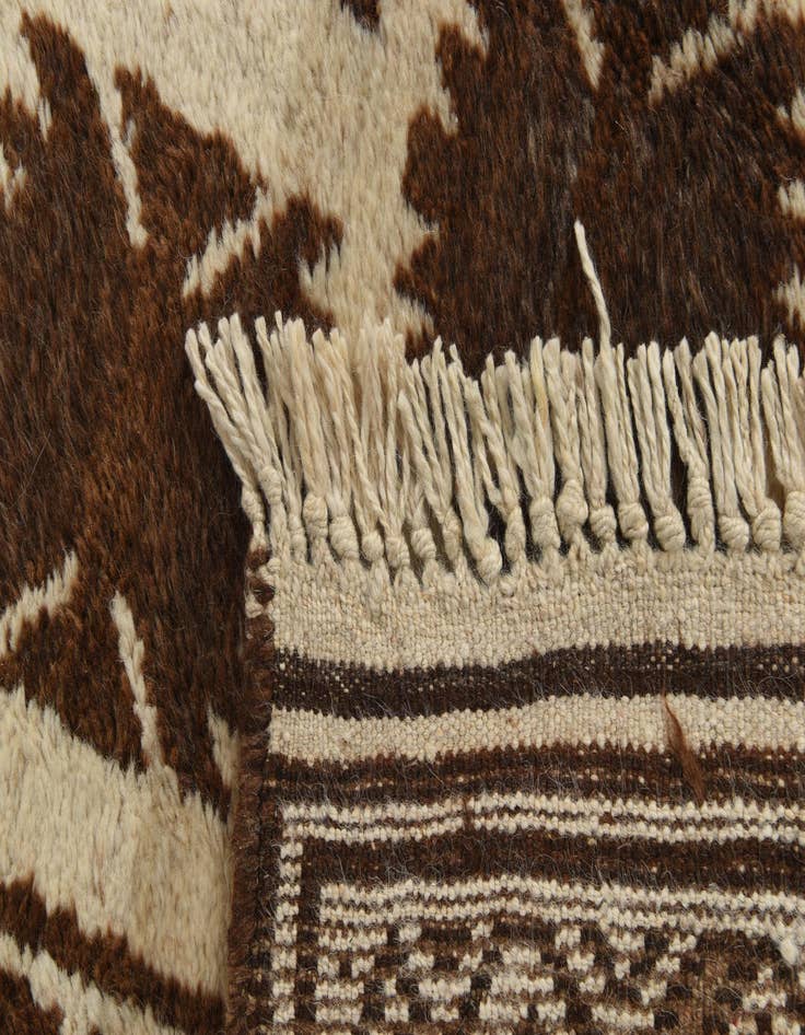 Detail image of 6' 8 x 9'  Hand Knotted Darya Wool Rug