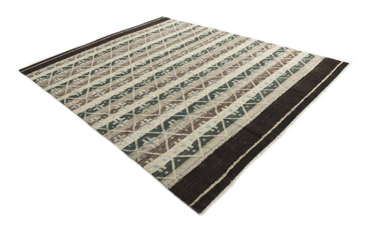 Detail image of 8' 2 x 10' 3 Hand Knotted Darya Wool Rug