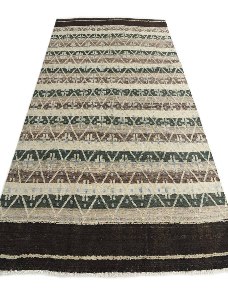 Detail image of 8' 2 x 10' 3  Hand Knotted Darya Wool Rug