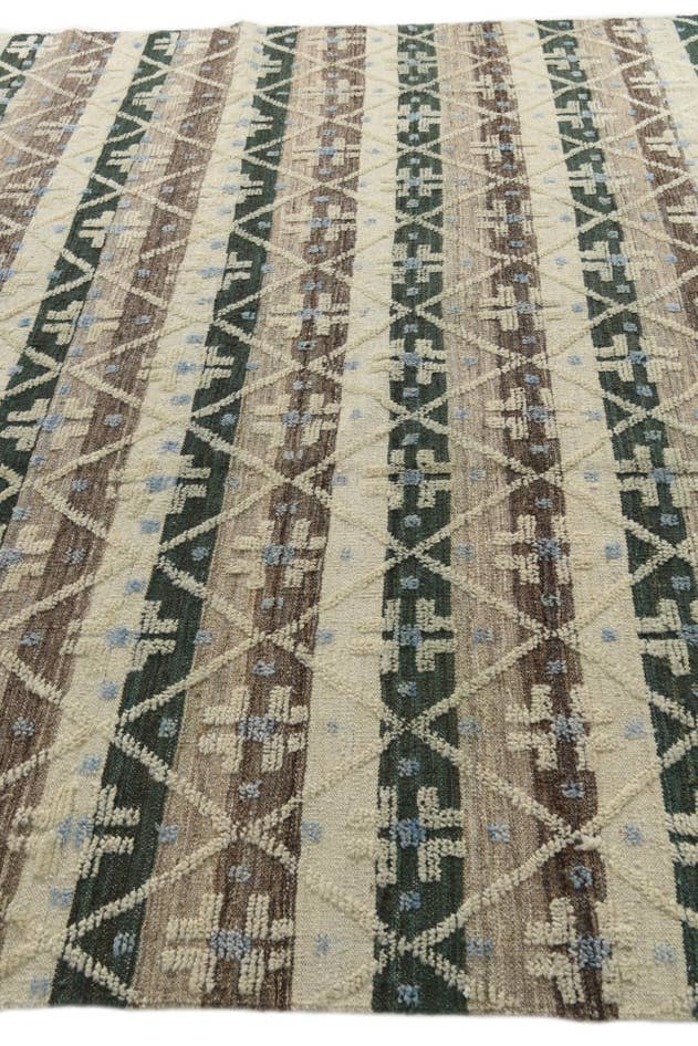Detail image of 8' 2 x 10' 3 Hand Knotted Darya Wool Rug