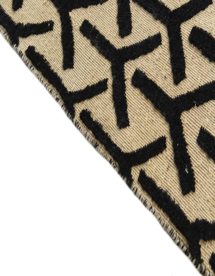 Detail image of 6' 8 x 9' 10  Hand Knotted Darya Wool Rug