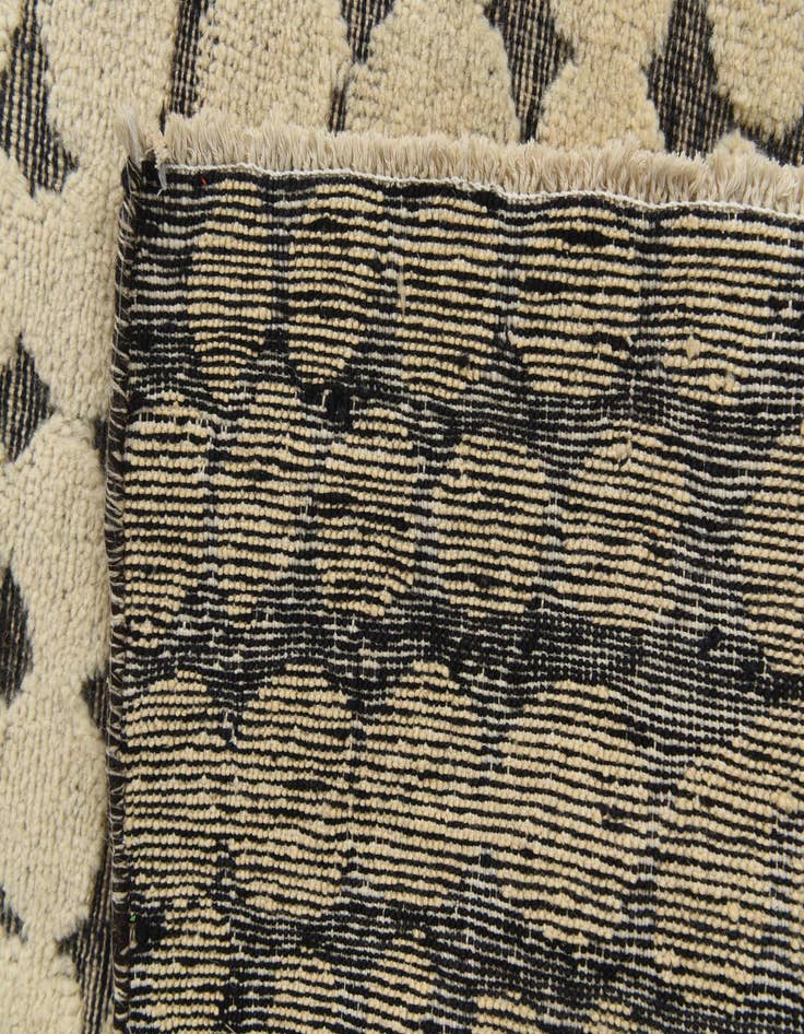 Detail image of 6' 5 x 10' 3 Hand Knotted Darya Wool Rug