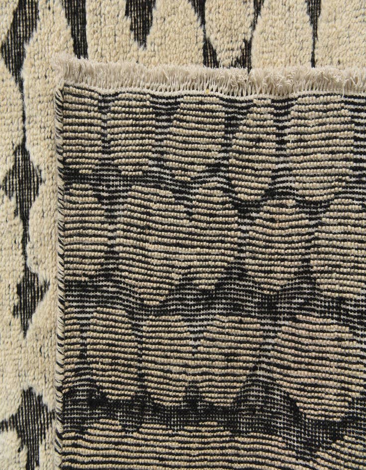 Detail image of 8' 1 x 9' 8  Hand Knotted Darya Wool Rug