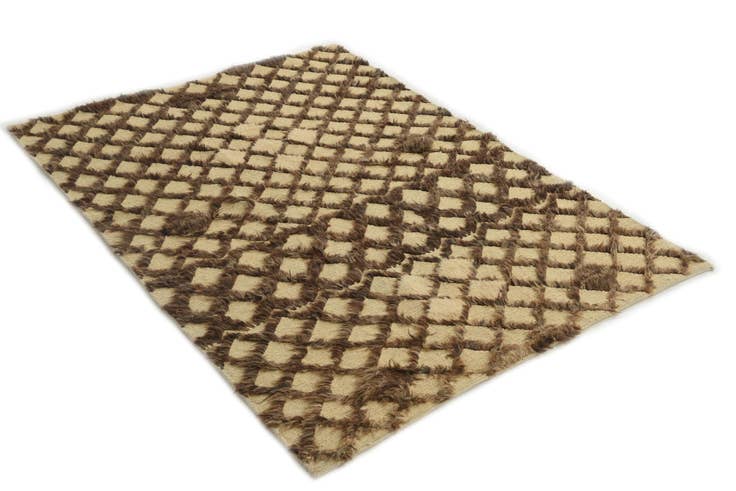 Detail image of 4' 2 x 5' 8 Hand Knotted Darya Wool Rug