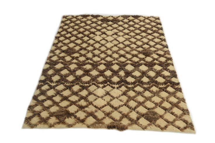 Detail image of 4' 2 x 5' 8 Hand Knotted Darya Wool Rug