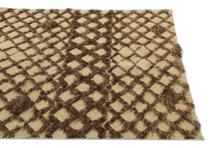 Detail image of 4' 2 x 5' 8 Hand Knotted Darya Wool Rug