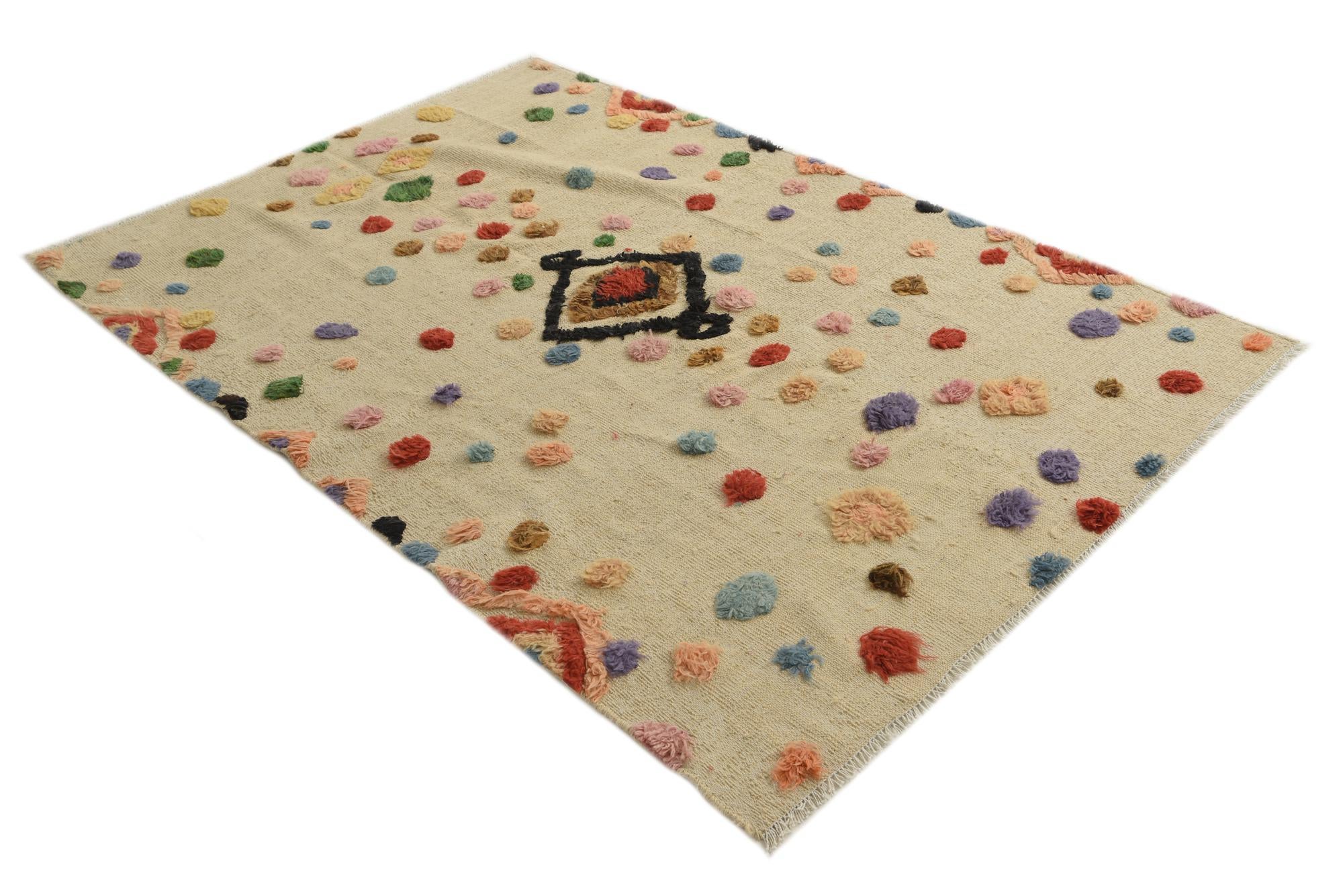 5' 6 x 8' Hand Knotted Darya Wool Rug