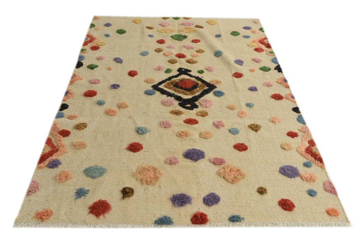 Detail image of 5' 6 x 8' Hand Knotted Darya Wool Rug